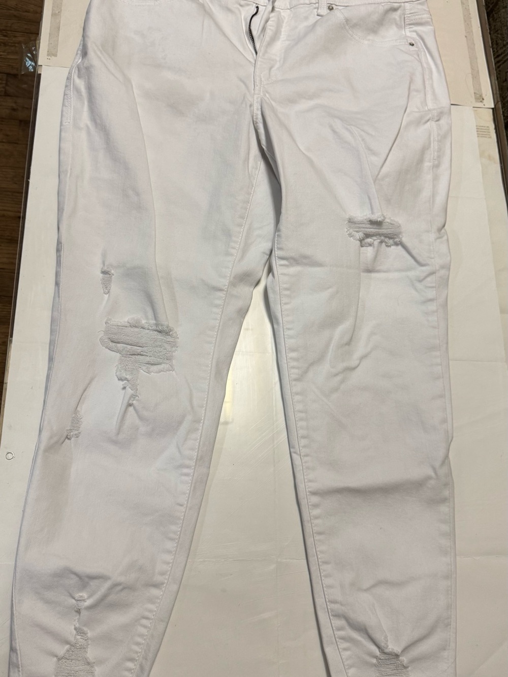 LuLaRoe Women’s Skinny White Blue Jeans Size 32 Magic Waistband Distressed Denim